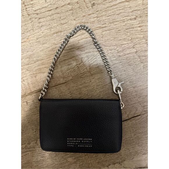 Marc Jacobs Lone Rider Wingman Women's Smartphone Wristlet Wallet with chain - Picture 2 of 9